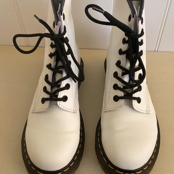 White lace-up Doc Martens - Picture 4 of 4